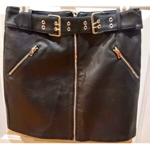 Topshop Faux Leather Skirt With Front Zipper And Belt Sz 6.